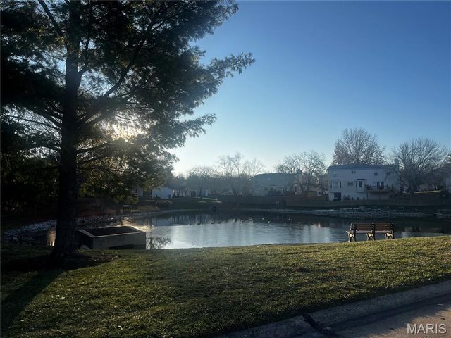 2 Walnut Creek Court, St Charles, MO 63304