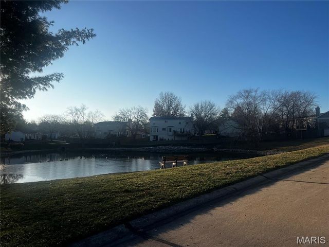 2 Walnut Creek Court, St Charles, MO 63304