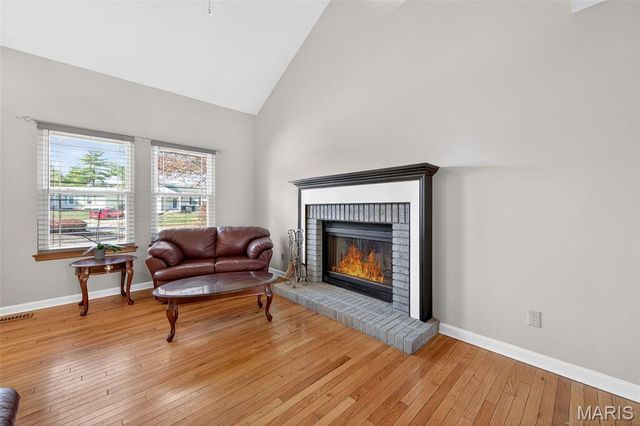 2 Walnut Creek Court, St Charles, MO 63304