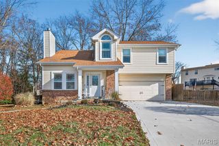 2 Walnut Creek Court, St Charles, MO 63304