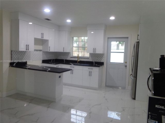 10020 Dominican Dr, Cutler Bay, FL 33189