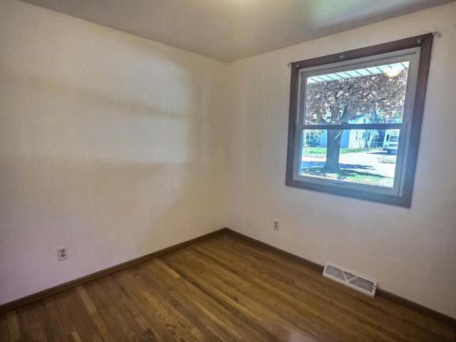 2037 FARLIN AVENUE, Green Bay, WI 54302