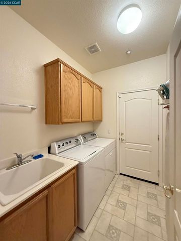 1010 Centennial Dr, Brentwood, CA 94513
