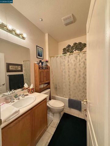 1010 Centennial Dr, Brentwood, CA 94513