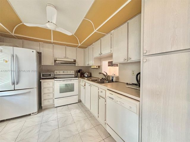 141 SE 3rd Avenue 402, Dania Beach, FL 33004