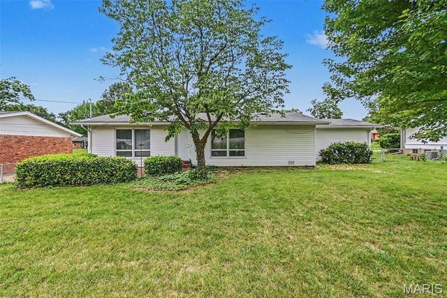 3265 Classic Drive, Florissant, MO 63033