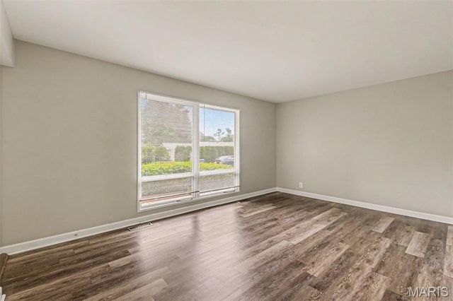 3265 Classic Drive, Florissant, MO 63033