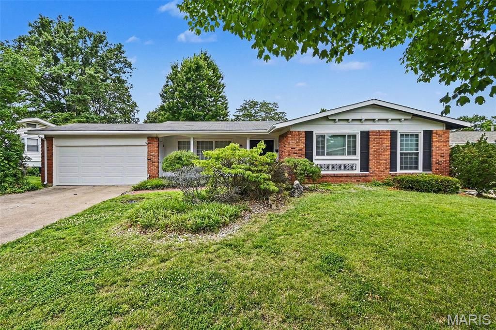 3265 Classic Drive, Florissant, MO 63033