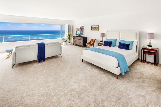 2895 Kalakaua Avenue PH5, Honolulu, HI 96815