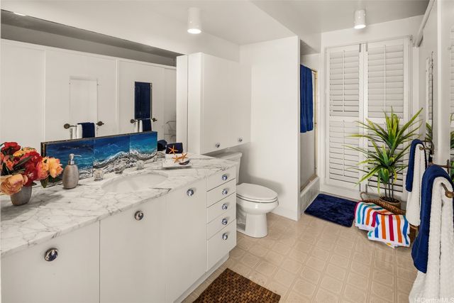 2895 Kalakaua Avenue PH5, Honolulu, HI 96815