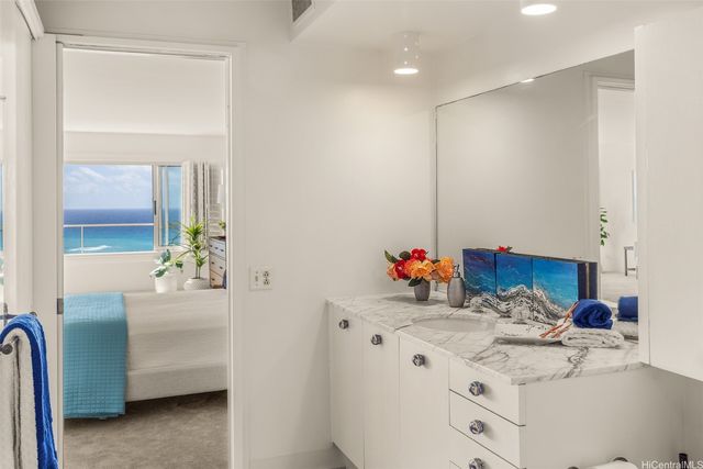 2895 Kalakaua Avenue PH5, Honolulu, HI 96815