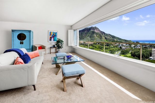 2895 Kalakaua Avenue PH5, Honolulu, HI 96815