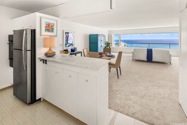 2895 Kalakaua Avenue PH5, Honolulu, HI 96815