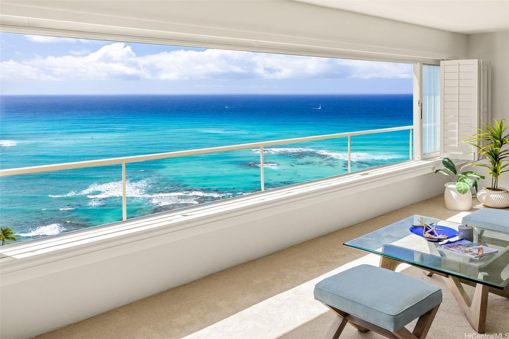 2895 Kalakaua Avenue PH5, Honolulu, HI 96815