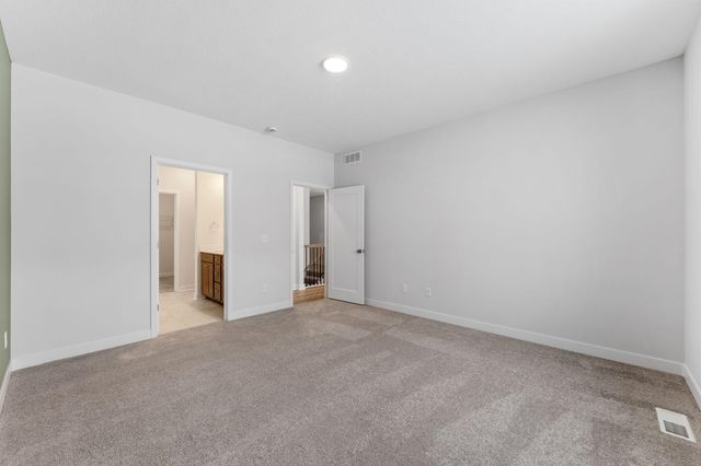 1561 Creekwood Dr, New Richmond, WI 54017