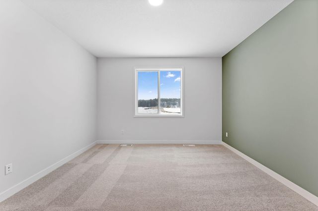 1561 Creekwood Dr, New Richmond, WI 54017