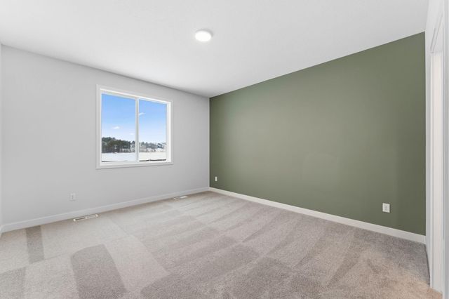 1561 Creekwood Dr, New Richmond, WI 54017