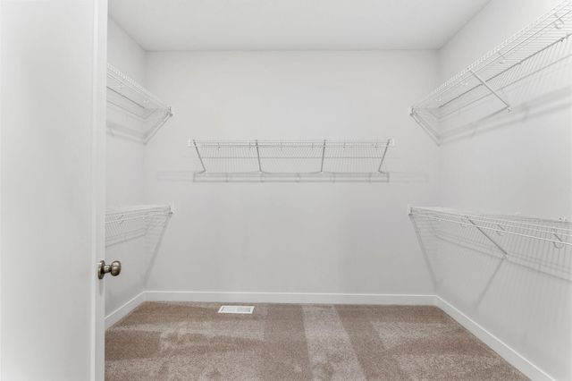 1561 Creekwood Dr, New Richmond, WI 54017