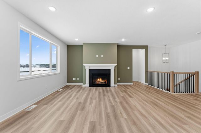 1561 Creekwood Dr, New Richmond, WI 54017