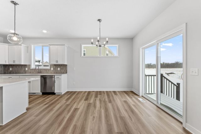 1561 Creekwood Dr, New Richmond, WI 54017