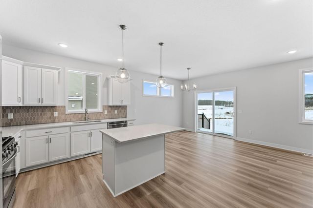 1561 Creekwood Dr, New Richmond, WI 54017