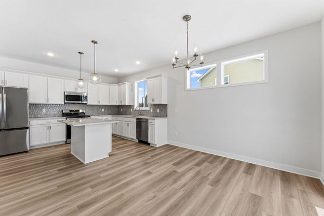 1561 Creekwood Dr, New Richmond, WI 54017