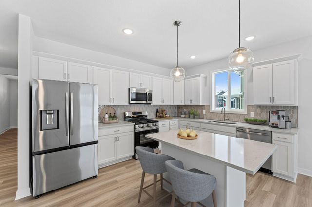 1561 Creekwood Dr, New Richmond, WI 54017