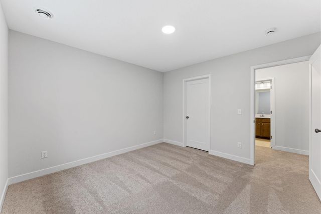 1561 Creekwood Dr, New Richmond, WI 54017