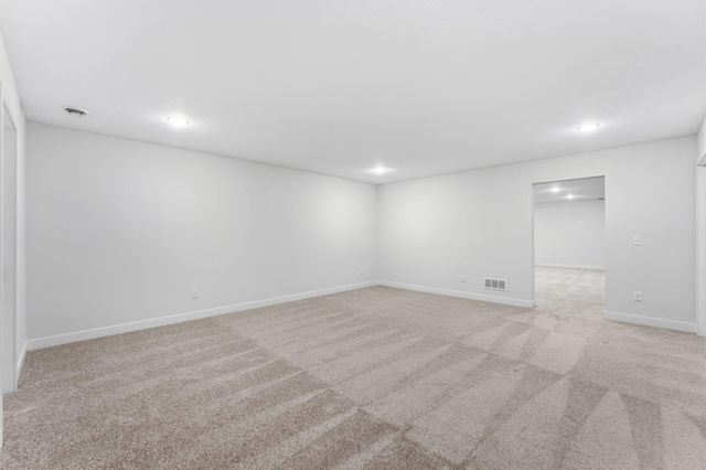 1561 Creekwood Dr, New Richmond, WI 54017