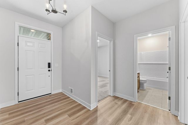 1561 Creekwood Dr, New Richmond, WI 54017