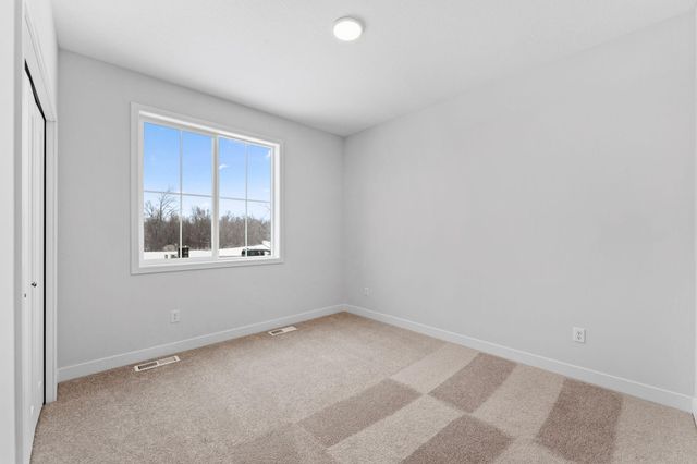 1561 Creekwood Dr, New Richmond, WI 54017