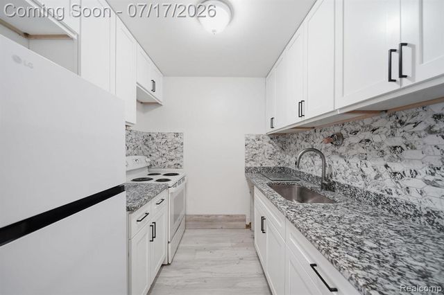 525 Fairbrook Street 207, Northville, MI 48167
