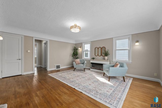 707 W 13th St Street, Sioux Falls, SD 57104