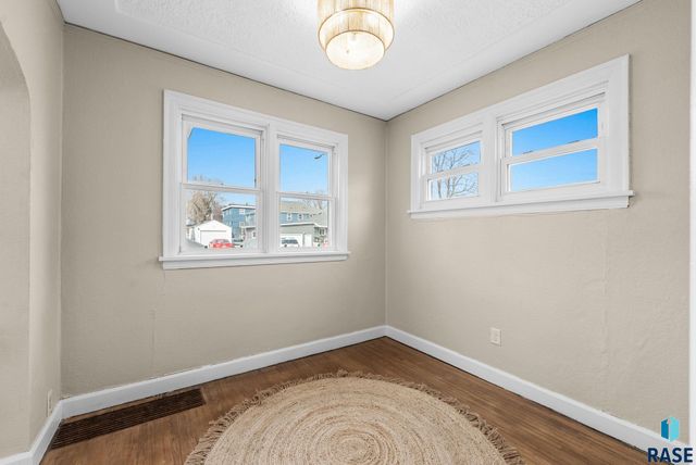 707 W 13th St Street, Sioux Falls, SD 57104