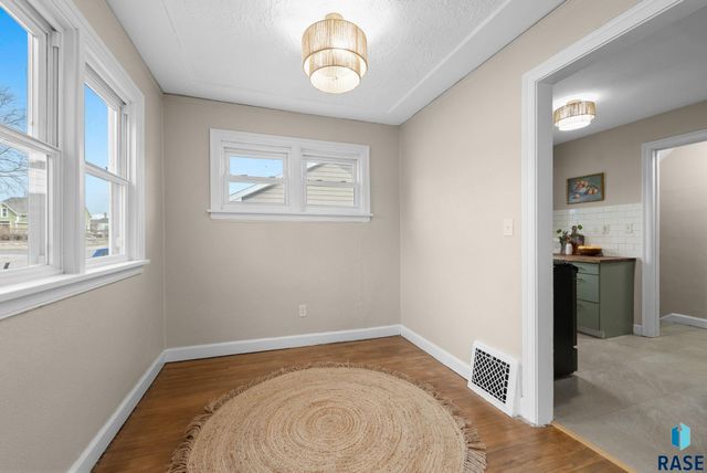 707 W 13th St Street, Sioux Falls, SD 57104