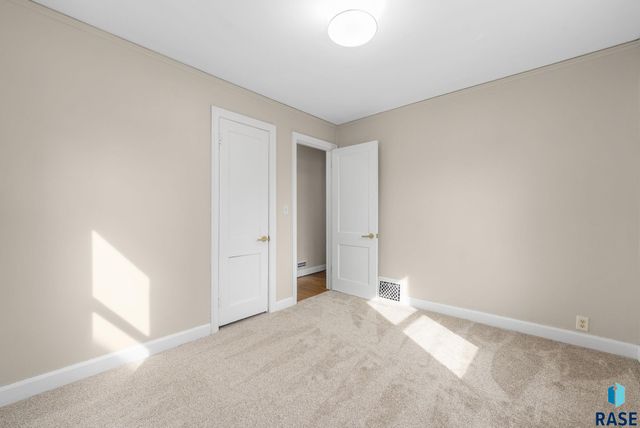 707 W 13th St Street, Sioux Falls, SD 57104