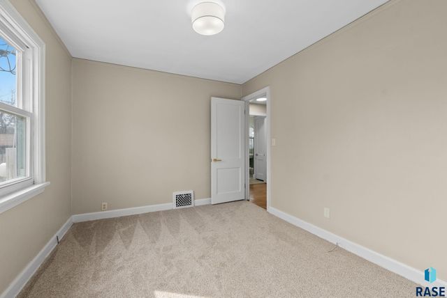 707 W 13th St Street, Sioux Falls, SD 57104