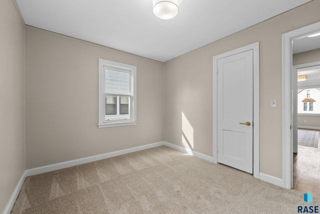 707 W 13th St Street, Sioux Falls, SD 57104