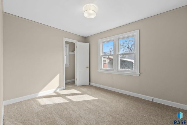 707 W 13th St Street, Sioux Falls, SD 57104