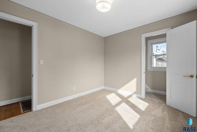 707 W 13th St Street, Sioux Falls, SD 57104