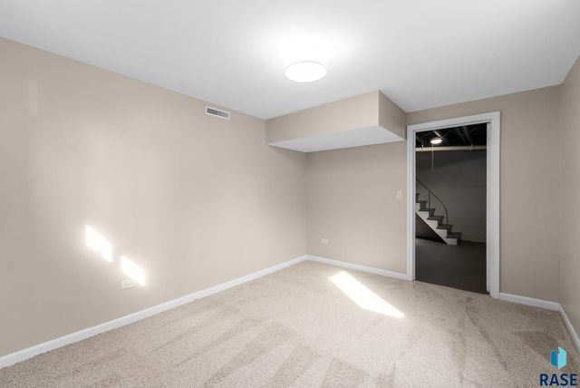 707 W 13th St Street, Sioux Falls, SD 57104