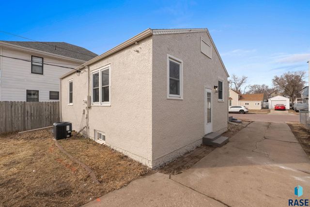 707 W 13th St Street, Sioux Falls, SD 57104