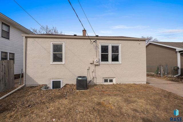 707 W 13th St Street, Sioux Falls, SD 57104