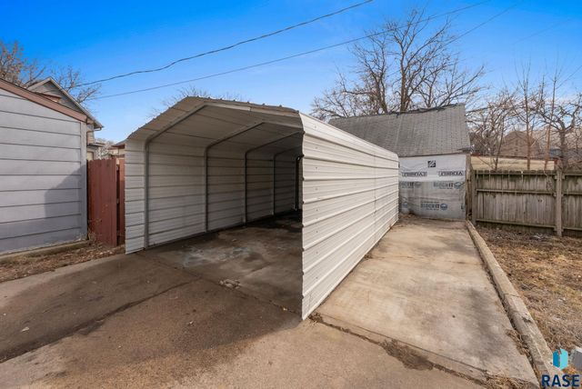 707 W 13th St Street, Sioux Falls, SD 57104