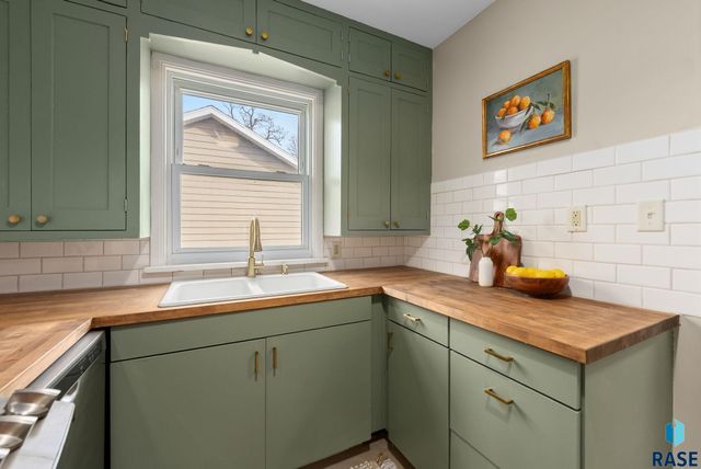 707 W 13th St Street, Sioux Falls, SD 57104