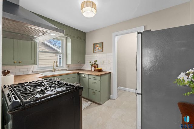 707 W 13th St Street, Sioux Falls, SD 57104