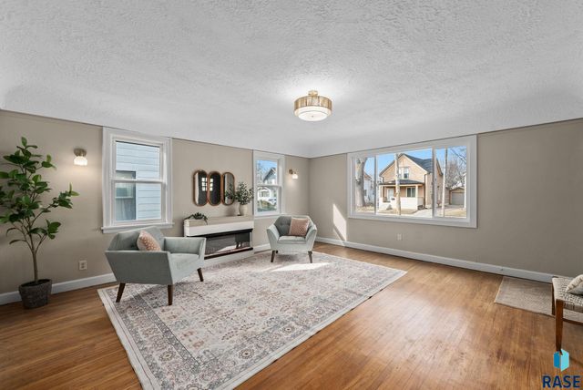 707 W 13th St Street, Sioux Falls, SD 57104