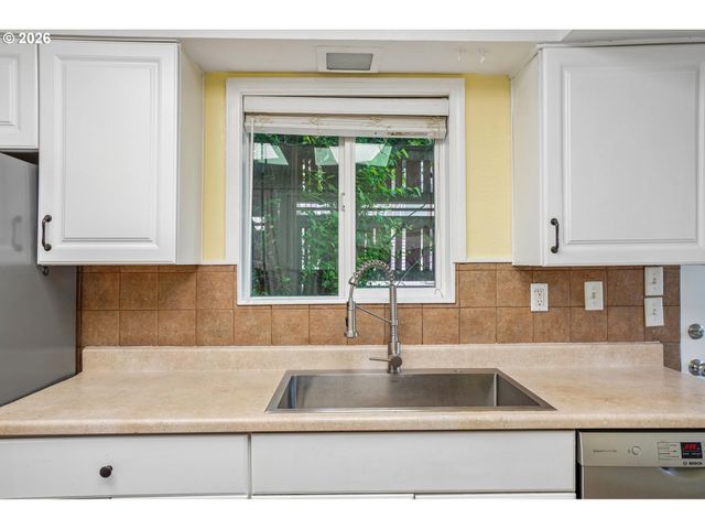 821 Se BUSH St, Portland, OR 97202