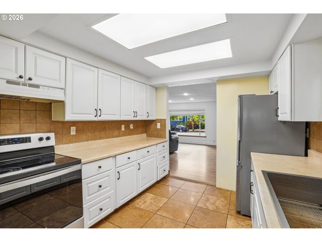 821 Se BUSH St, Portland, OR 97202