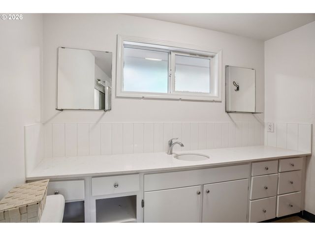 821 Se BUSH St, Portland, OR 97202